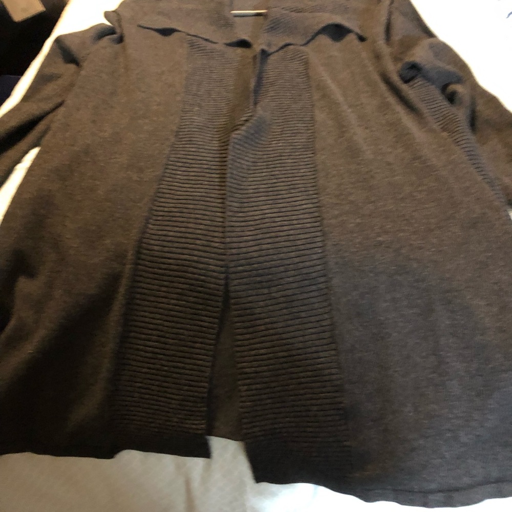 XL Dark Gray Sweater Cable & Gauge Used Good Condition
